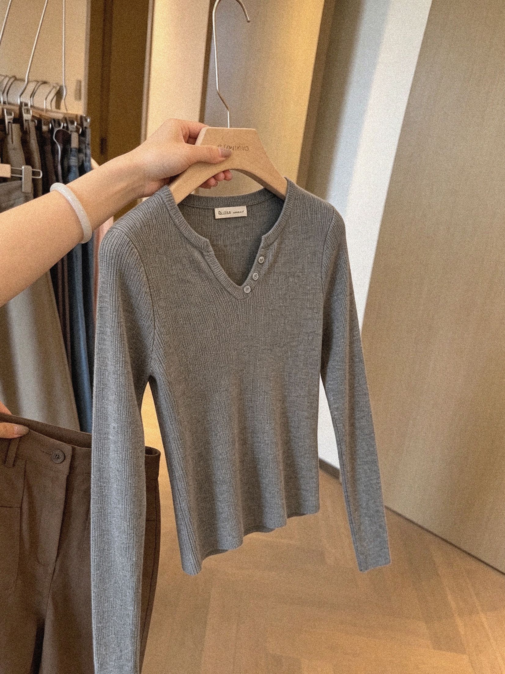 Designer V-Neck Women's Lazy Style Pullover Slimming Wool Knit Sweater Fall Inner Layer Base - Image 3