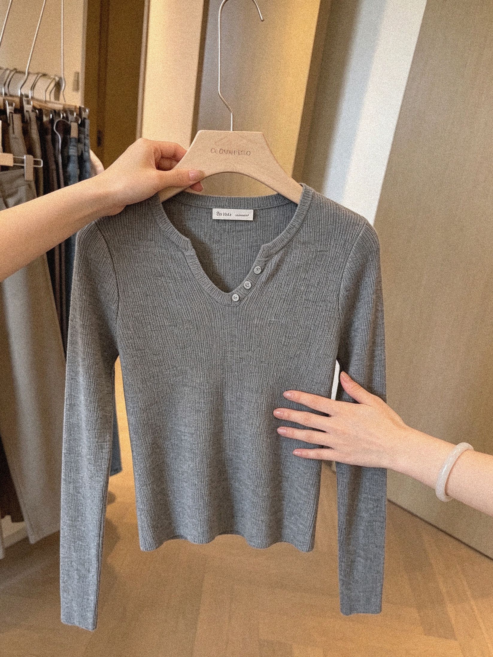 Designer V-Neck Women's Lazy Style Pullover Slimming Wool Knit Sweater Fall Inner Layer Base - Image 4